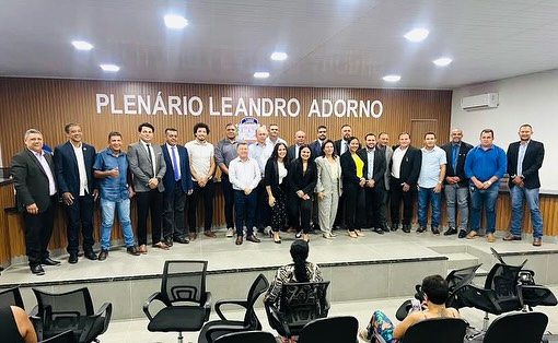 Câmara de Divinópolis Reinaugura Plenário Leandro Adorno com Modernização e Participação Popular