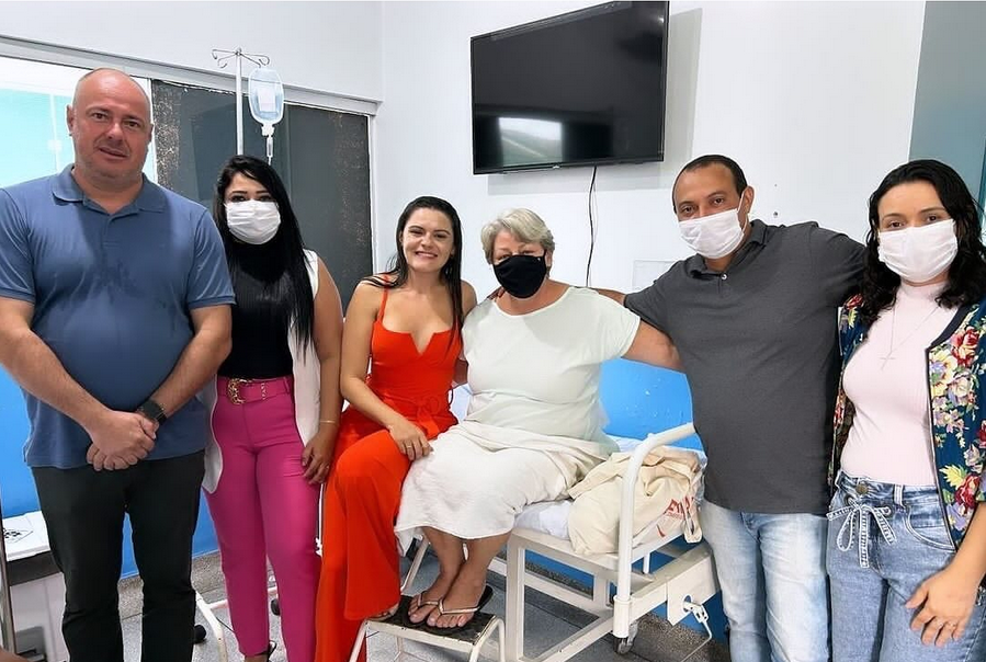 Presidente da Câmara, Prefeito e Secretária de Saúde acompanham de perto o início dos procedimentos no Hospital Jhon Derik Partata