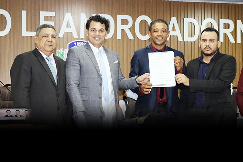 Professor Valdivan assume Presidência da Câmara de Divinópolis ao lado dos vereadores Arnor Aires, José Antônio e Igor Carvalho para o exercício de 2026