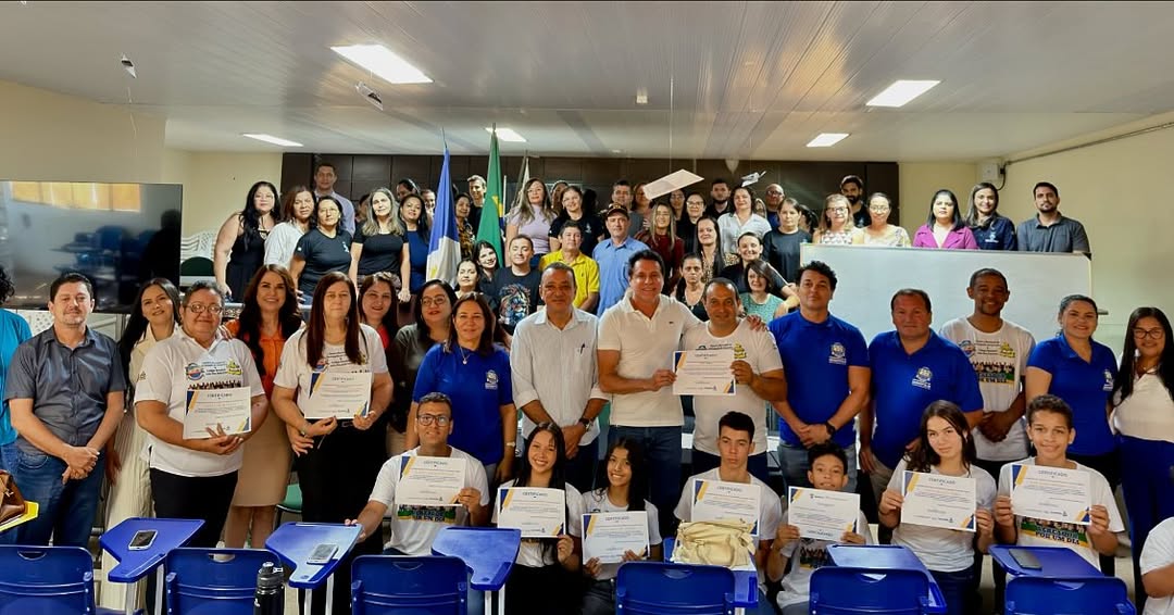 Projeto “Vereador por um Dia” da Câmara de Divinópolis Recebe Homenagem da Superintendência de Ensino